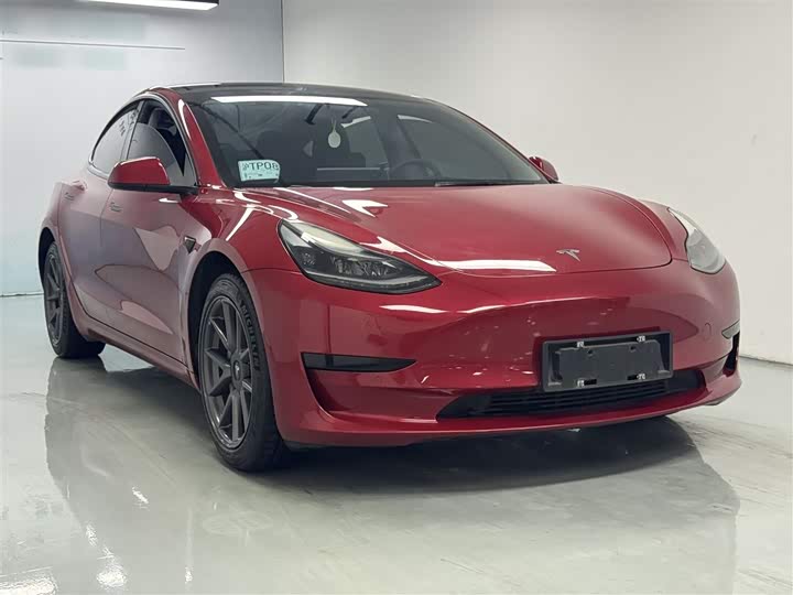 Фото 4 - Tesla Model 3