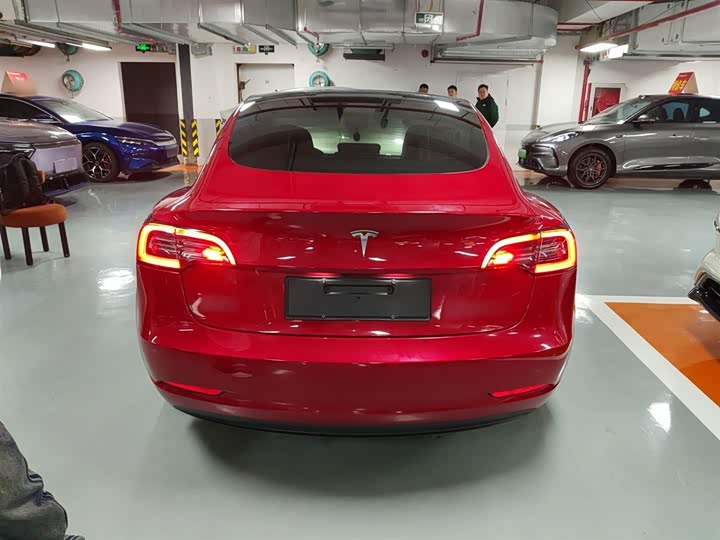Фото 6 - Tesla Model 3