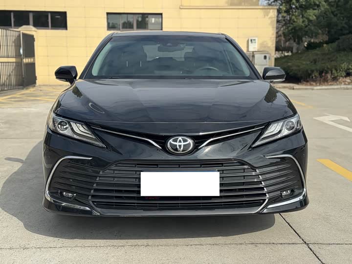 Фото 2 - Toyota Camry