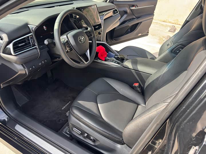 Фото 4 - Toyota Camry