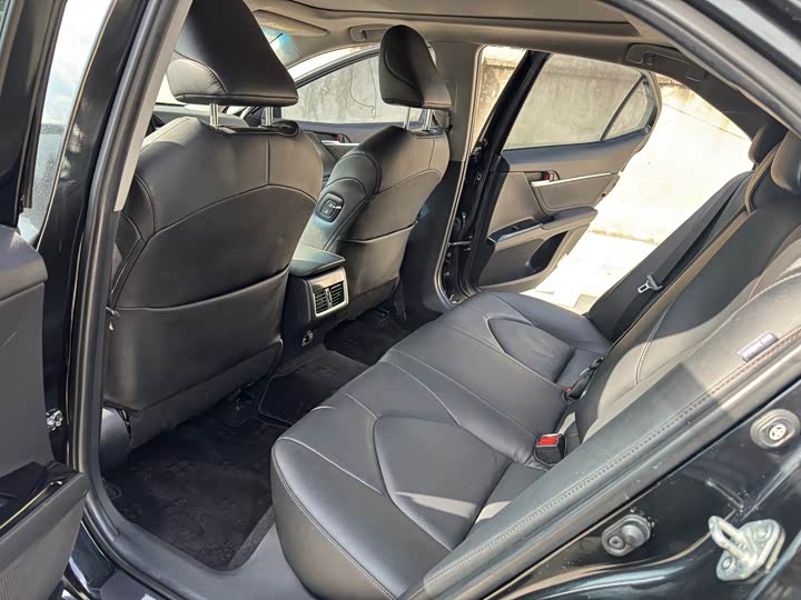 Фото 5 - Toyota Camry