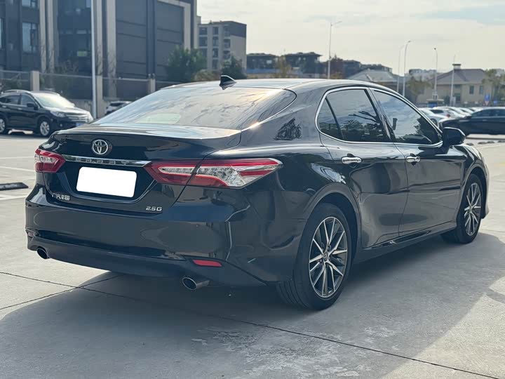 Фото 7 - Toyota Camry