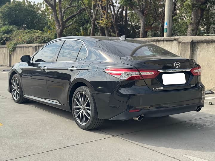 Фото 9 - Toyota Camry