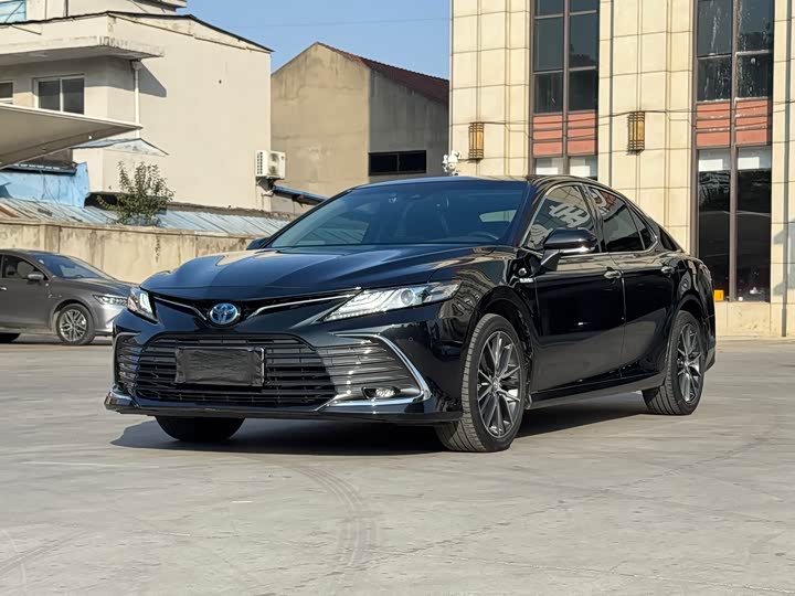 Фото 1 - Toyota Camry