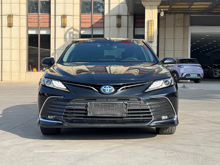 Фото 2 - Toyota Camry