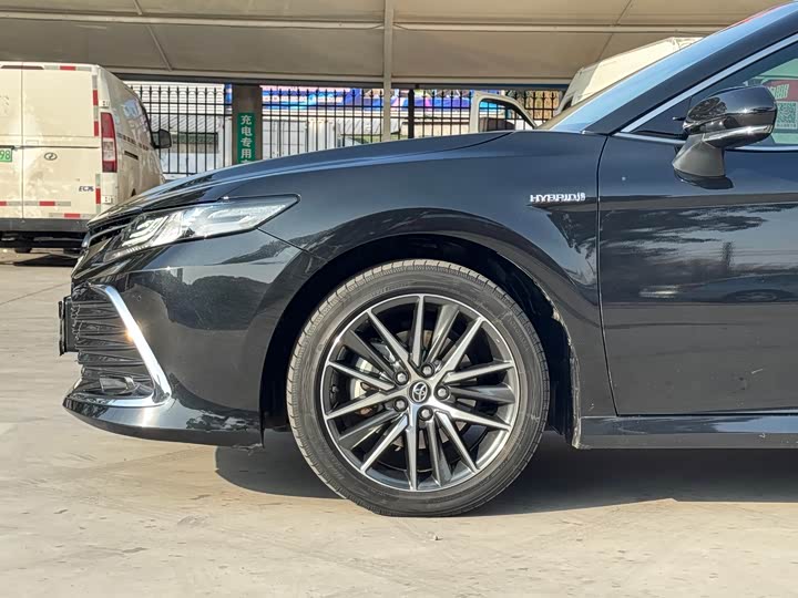 Фото 3 - Toyota Camry