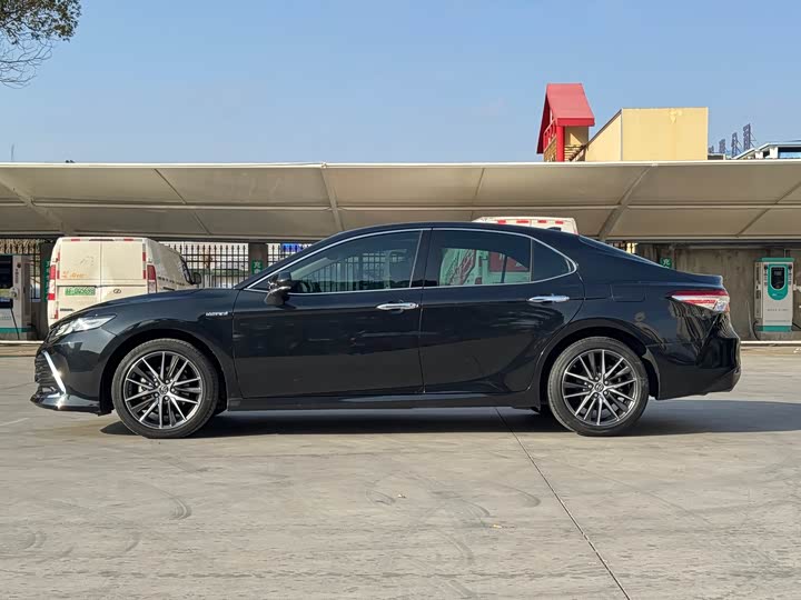 Фото 4 - Toyota Camry