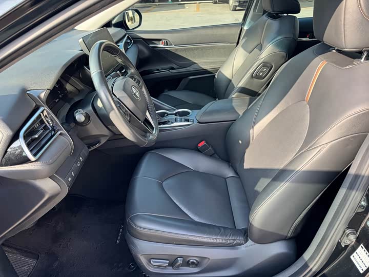 Фото 5 - Toyota Camry