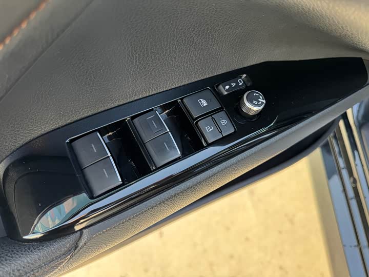 Фото 6 - Toyota Camry