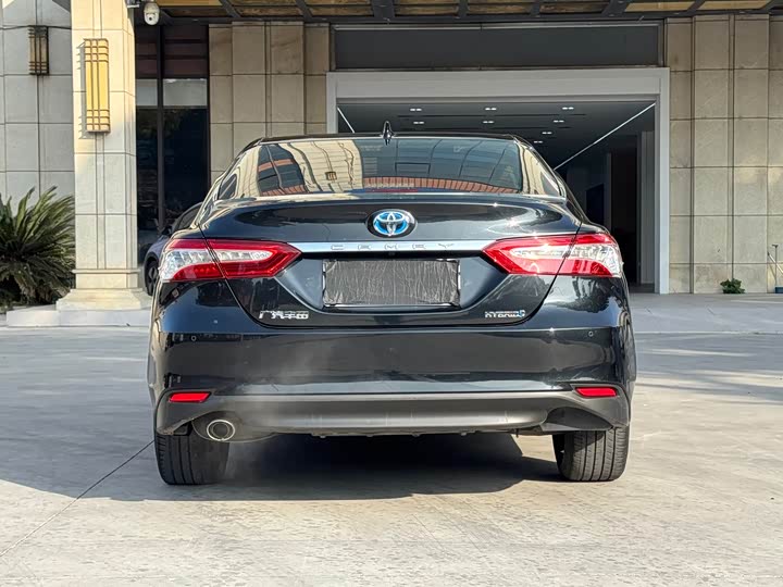 Фото 9 - Toyota Camry