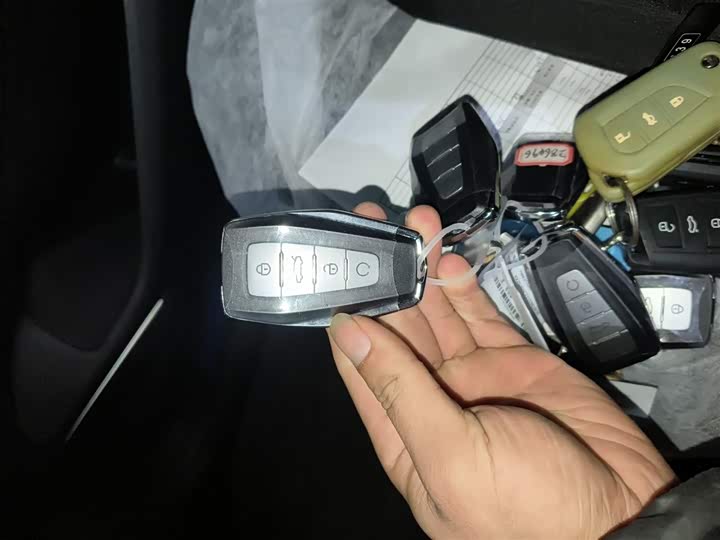 Фото 9 - Geely Monjaro