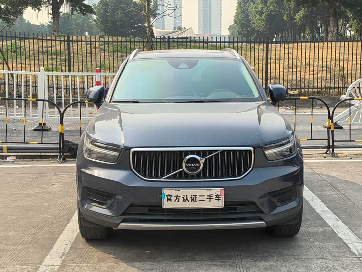 Фото 2 - Volvo XC40