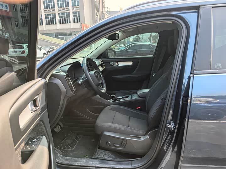 Фото 5 - Volvo XC40