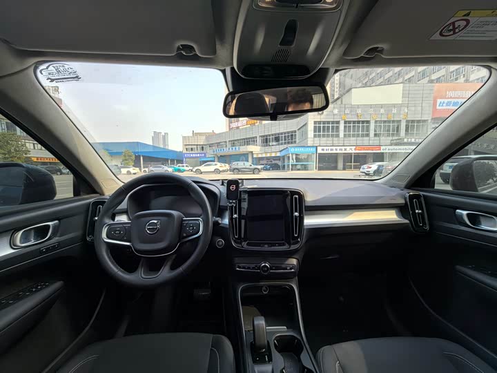 Фото 6 - Volvo XC40