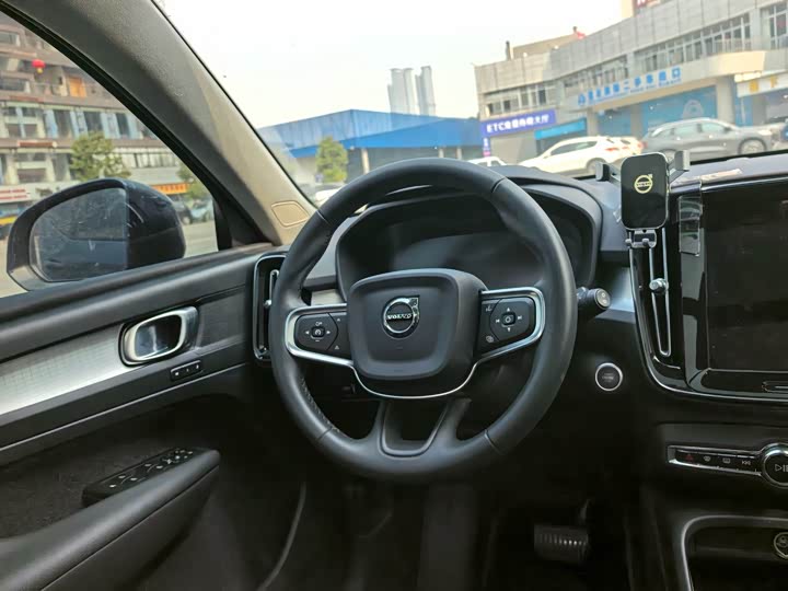 Фото 7 - Volvo XC40