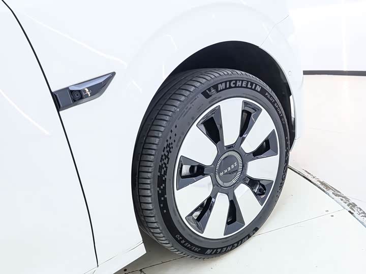 Фото 4 - Zeekr 009