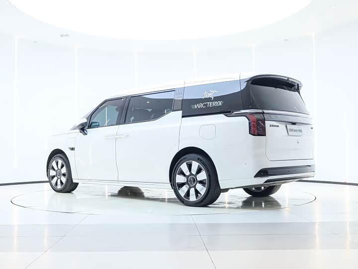 Фото 6 - Zeekr 009