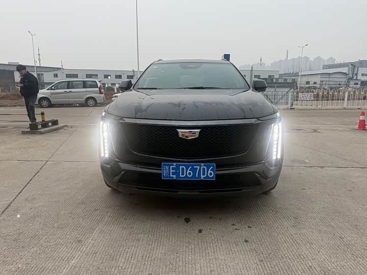 Фото 1 - Cadillac XT5