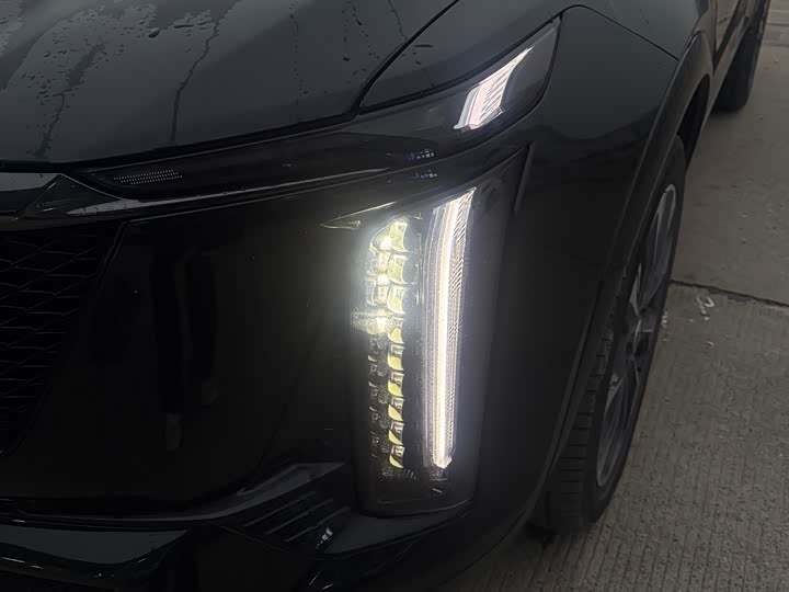 Фото 3 - Cadillac XT5