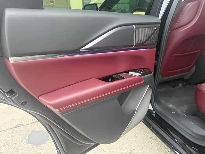 Фото 5 - Cadillac XT5