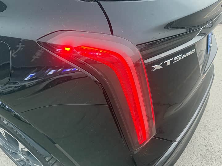 Фото 9 - Cadillac XT5