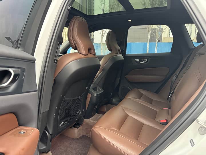 Фото 6 - Volvo XC60