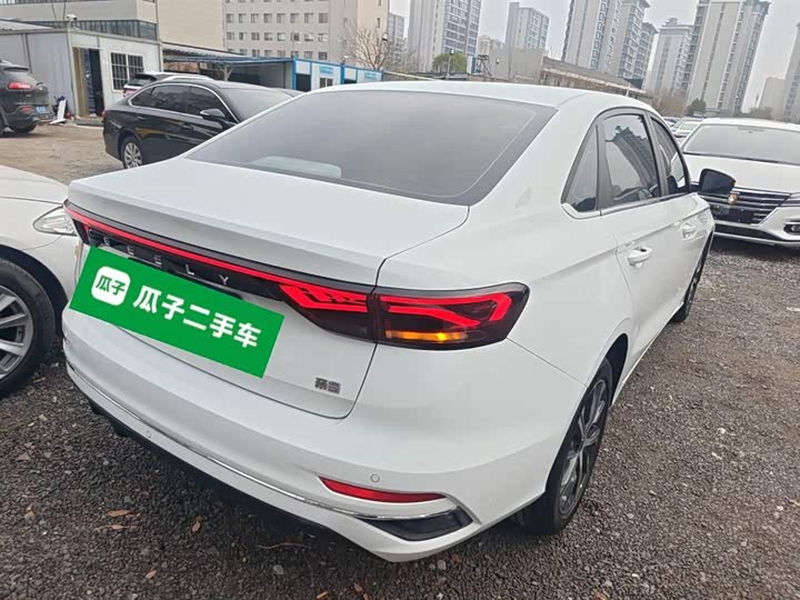 Фото 7 - Geely Emgrand