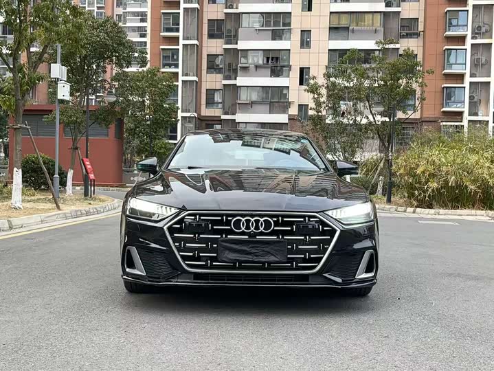 Фото 2 - Audi A7L