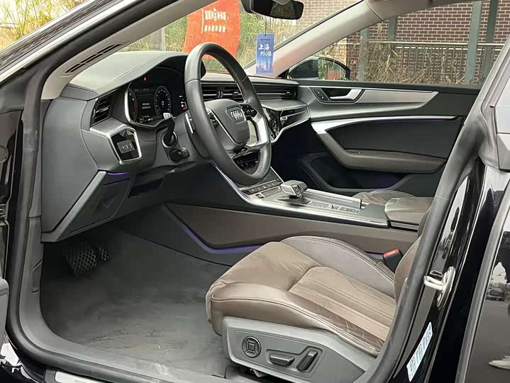 Фото 4 - Audi A7L