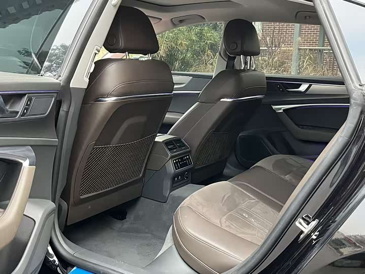 Фото 5 - Audi A7L