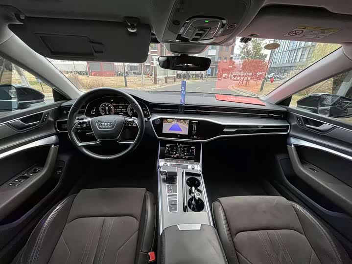 Фото 6 - Audi A7L