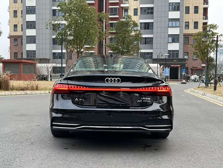 Фото 8 - Audi A7L