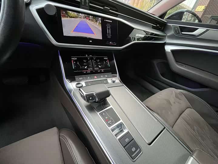 Фото 9 - Audi A7L