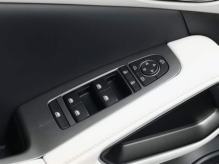 Фото 9 - BYD Yuan Up