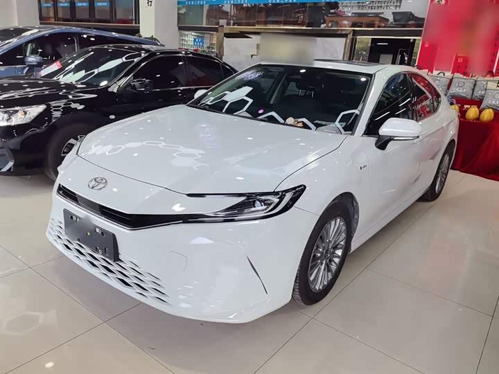 Фото 1 - Toyota Camry