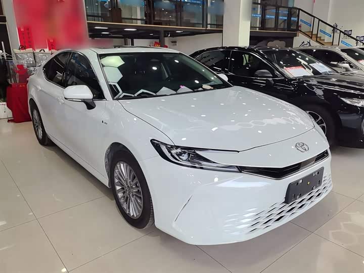 Фото 4 - Toyota Camry