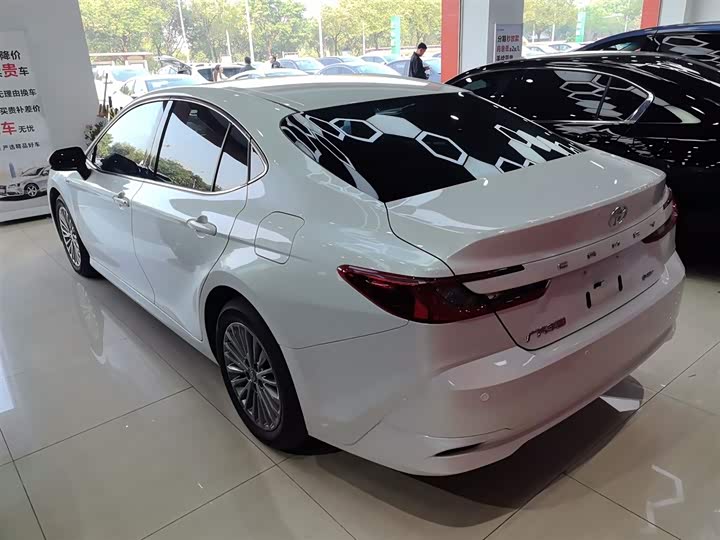 Фото 5 - Toyota Camry