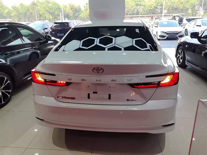 Фото 6 - Toyota Camry