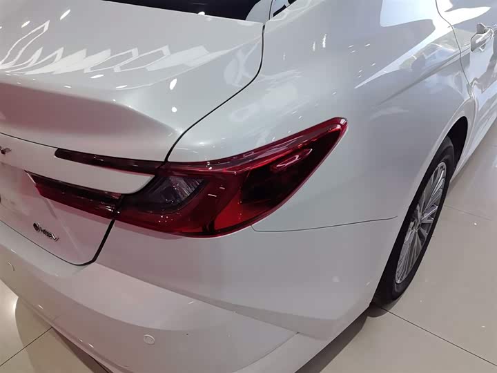 Фото 8 - Toyota Camry