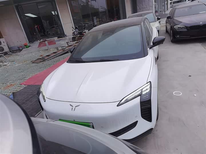 Фото 3 - Hongqi EH7