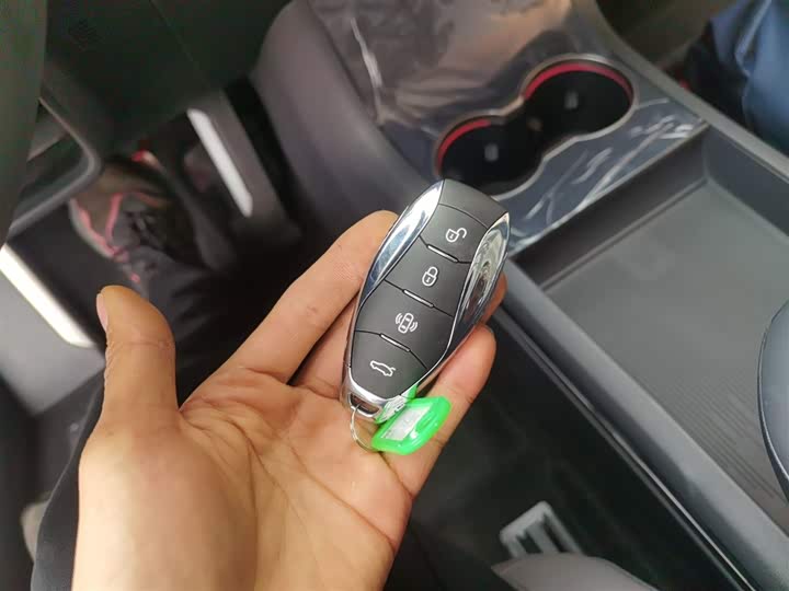 Фото 9 - Hongqi EH7