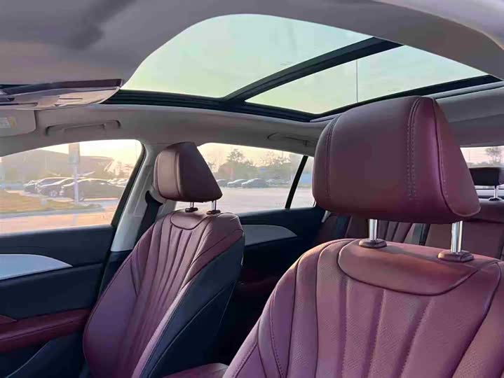 Фото 7 - Hongqi H5