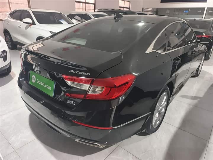 Фото 7 - Honda Accord