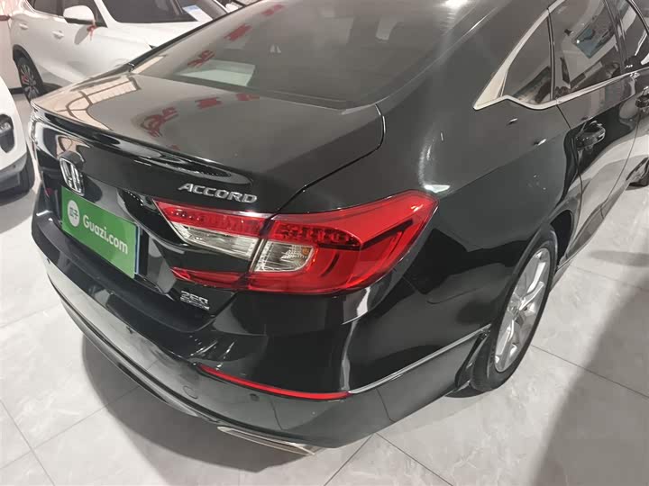 Фото 8 - Honda Accord