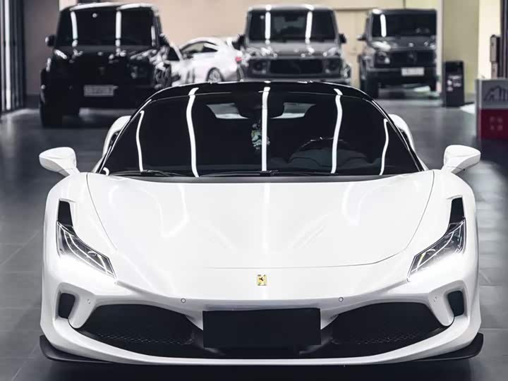 Фото 1 - Ferrari F8