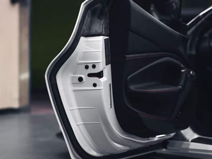 Фото 3 - Ferrari F8