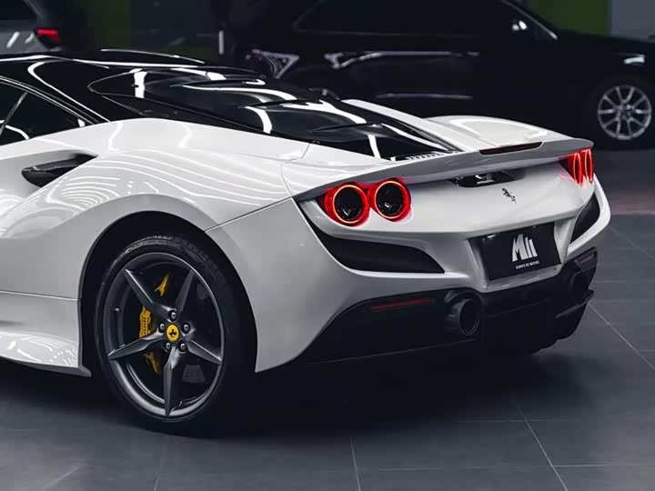 Фото 5 - Ferrari F8