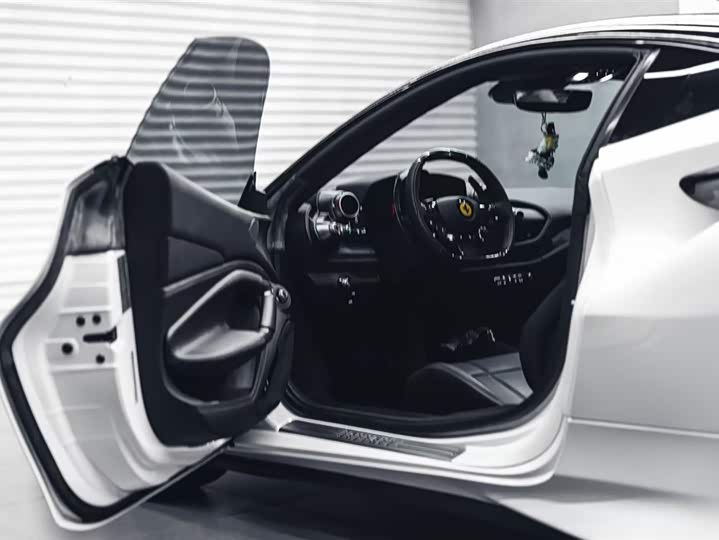 Фото 8 - Ferrari F8