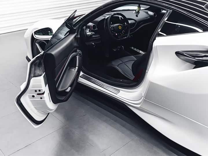 Фото 9 - Ferrari F8