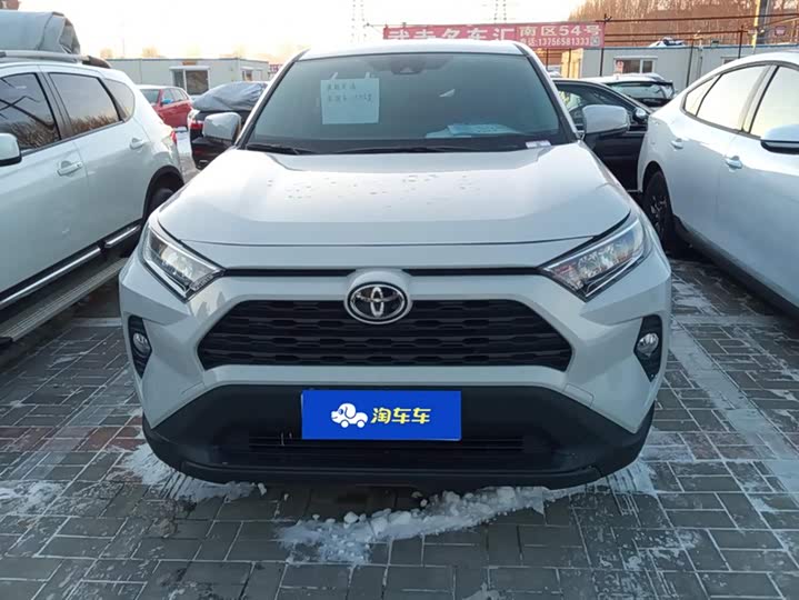 Фото 2 - Toyota RAV4